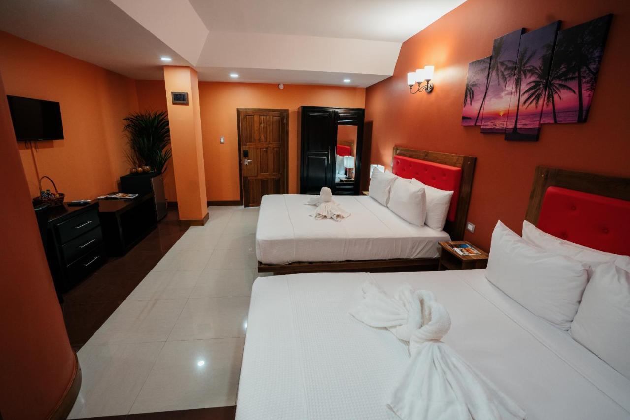 Runway Hotel Piarco Exterior foto