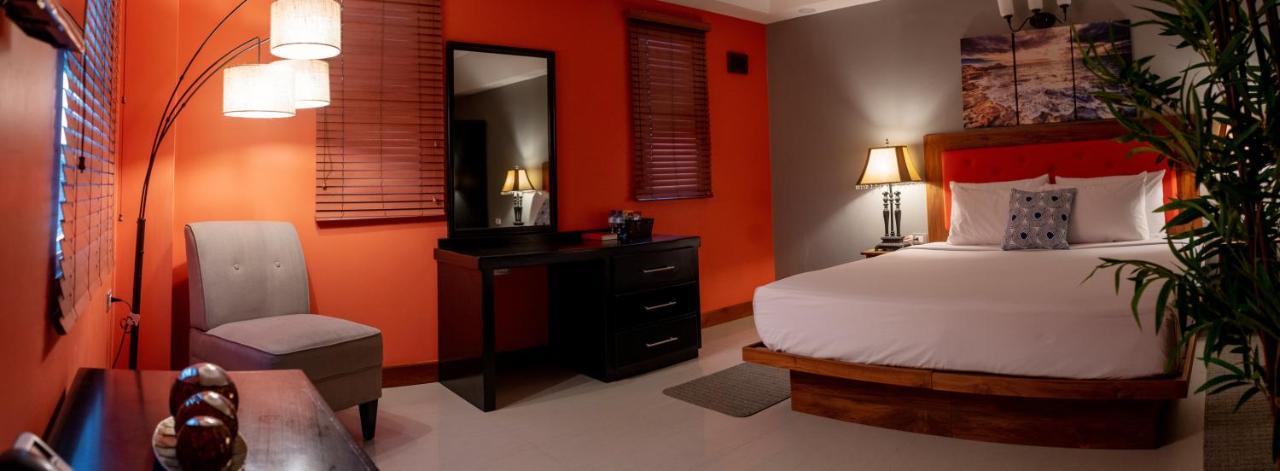 Runway Hotel Piarco Exterior foto